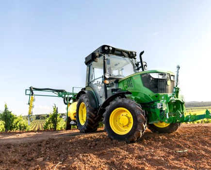 More Comfort & Power for Speciality Tractors